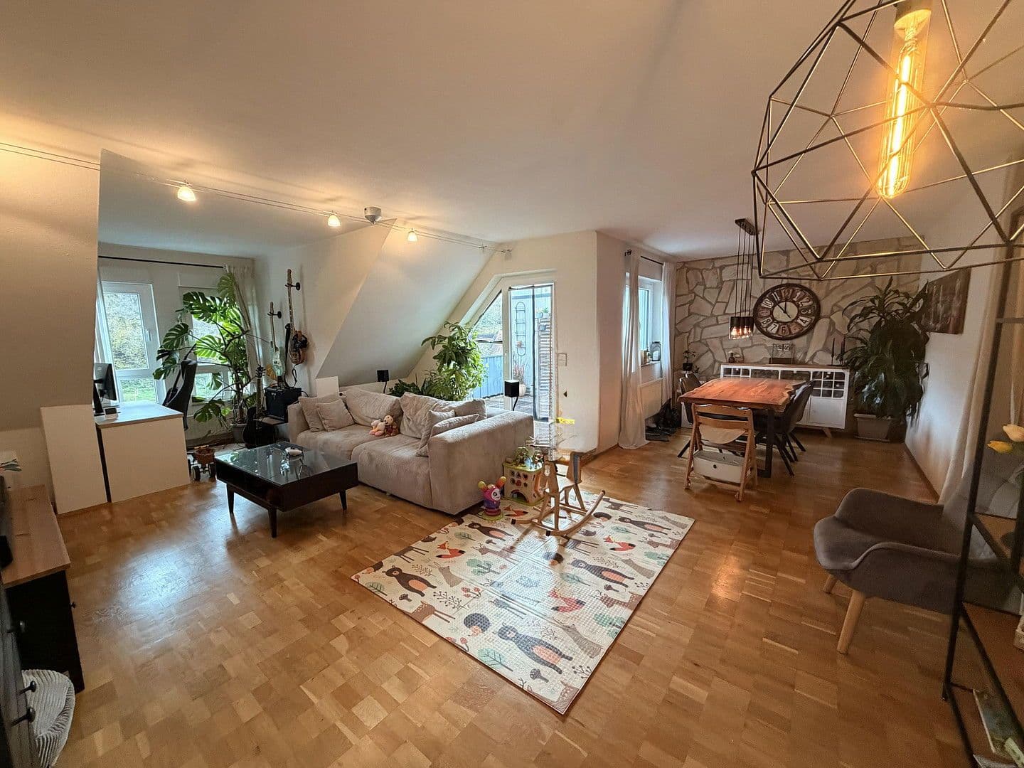 Pronájem bytu 3+1 109 m², Raibacher Tal 48, Groß-Umstadt, Hessen Pronájem bytu 3+1 109 m², Raibacher Tal 48, Groß-Umstadt, Hessen