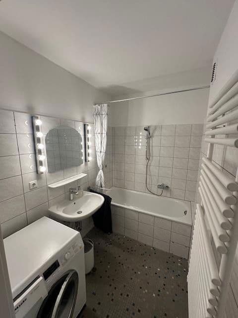 Pronájem bytu 3+1 75 m², Fürstenwall 142, Düsseldorf, Severní Porýní-Vestfálsko Pronájem bytu 3+1 75 m², Fürstenwall 142, Düsseldorf, Severní Porýní-Vestfálsko