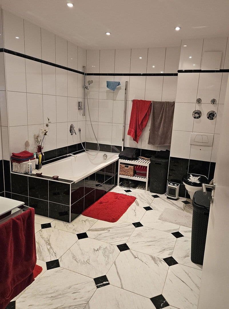 Pronájem bytu 3+1 105 m², Hugenottenallee 95-97, Neu-Isenburg, Hessen Pronájem bytu 3+1 105 m², Hugenottenallee 95-97, Neu-Isenburg, Hessen