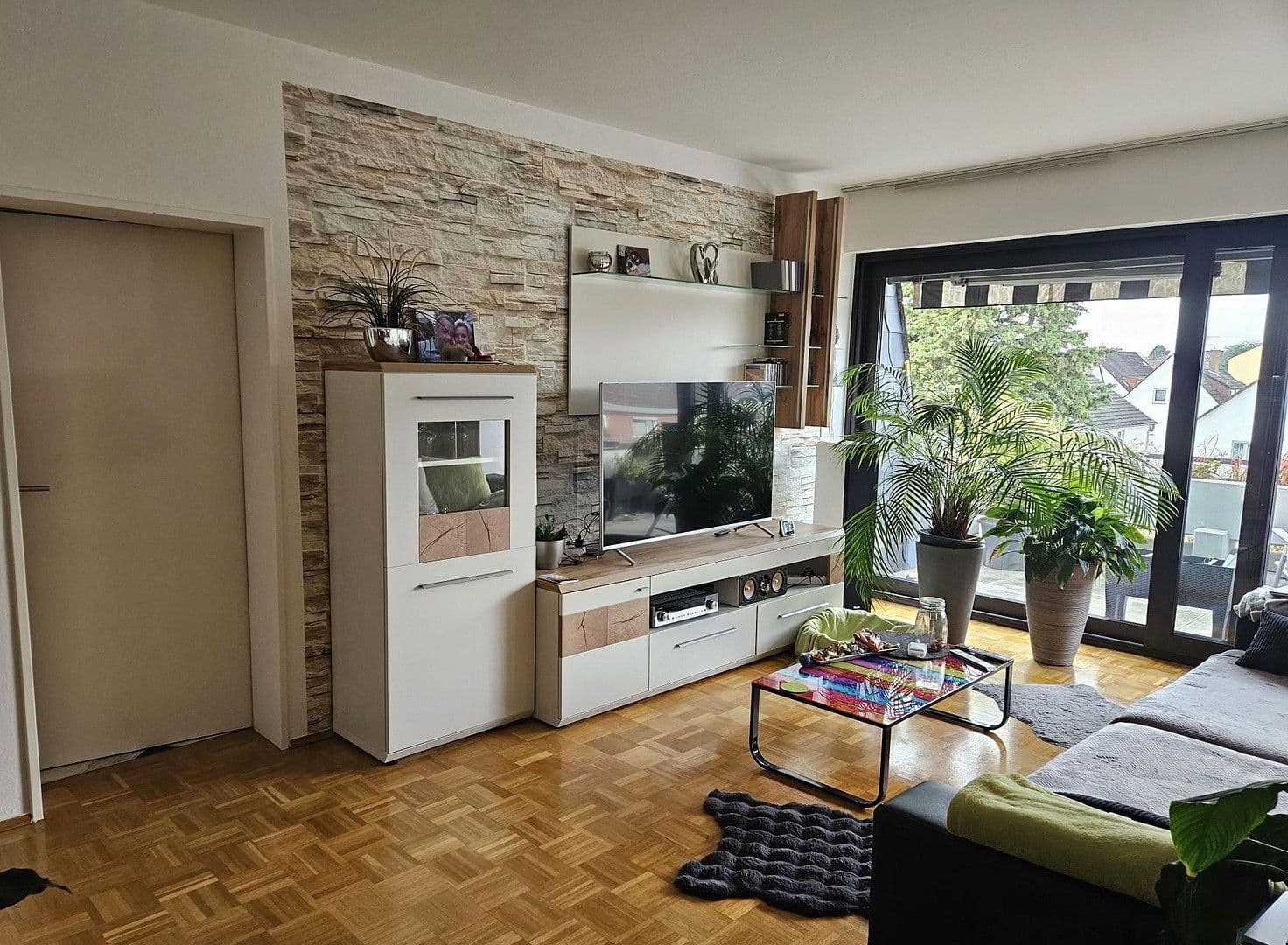 Pronájem bytu 3+1 105 m², Hugenottenallee 95-97, Neu-Isenburg, Hessen Pronájem bytu 3+1 105 m², Hugenottenallee 95-97, Neu-Isenburg, Hessen