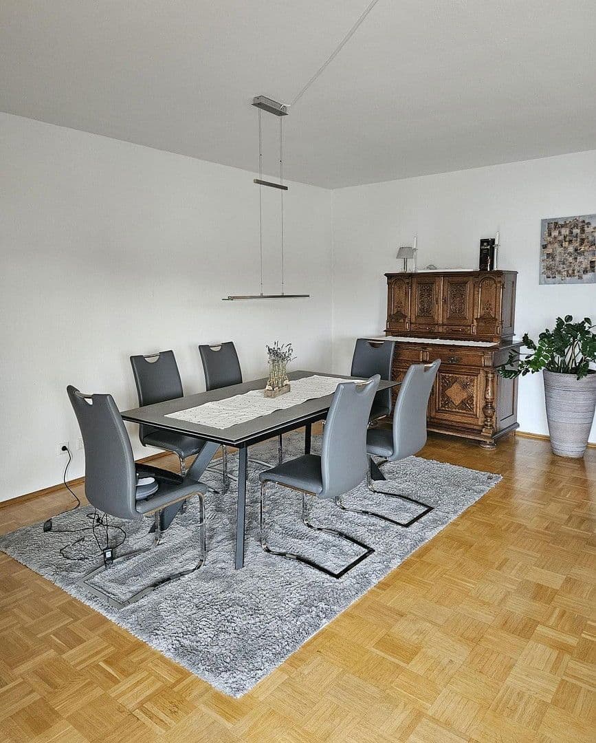 Pronájem bytu 3+1 105 m², Hugenottenallee 95-97, Neu-Isenburg, Hessen Pronájem bytu 3+1 105 m², Hugenottenallee 95-97, Neu-Isenburg, Hessen