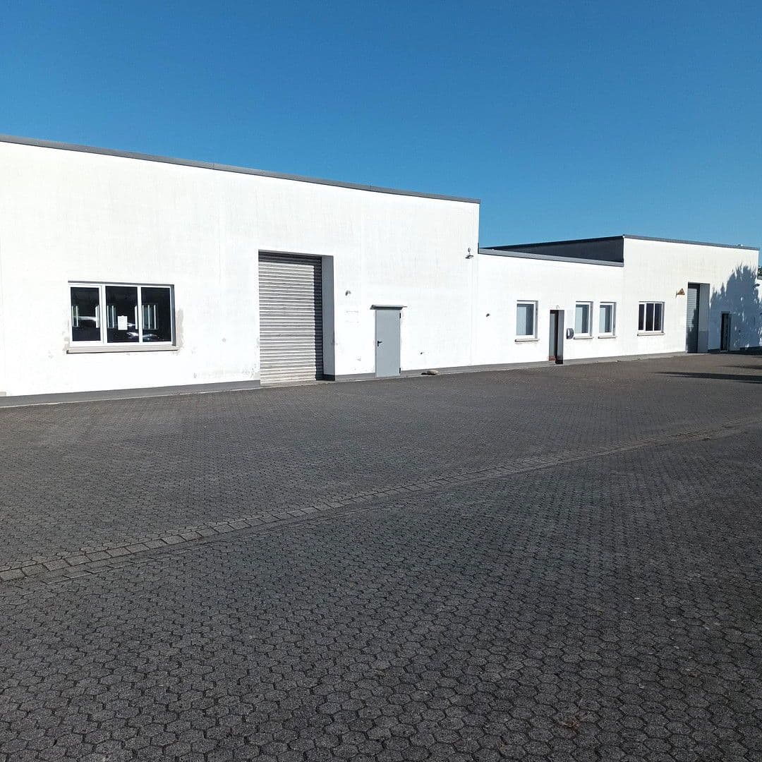 Pronájem nebytového prostoru 860 m², Neunkirchen, Severní Porýní-Vestfálsko Pronájem nebytového prostoru 860 m², Neunkirchen, Severní Porýní-Vestfálsko