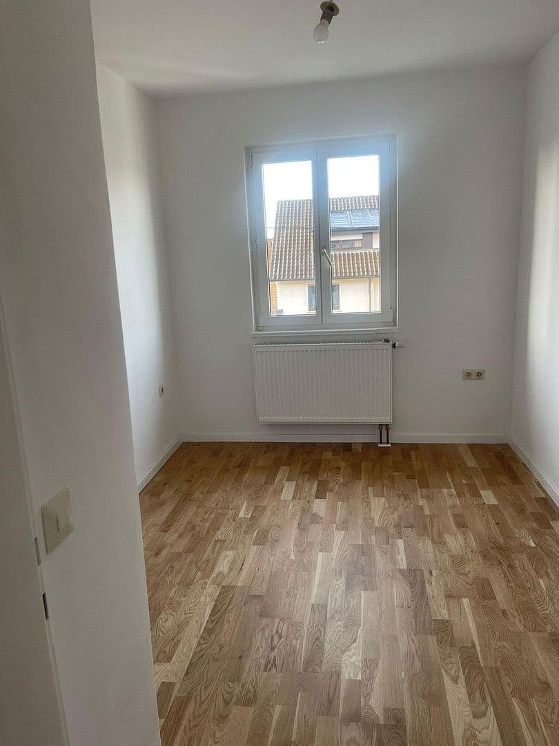 Pronájem bytu 3+1 60 m², Eibenweg 7, Stuttgart, Bádensko-Württembersko Pronájem bytu 3+1 60 m², Eibenweg 7, Stuttgart, Bádensko-Württembersko