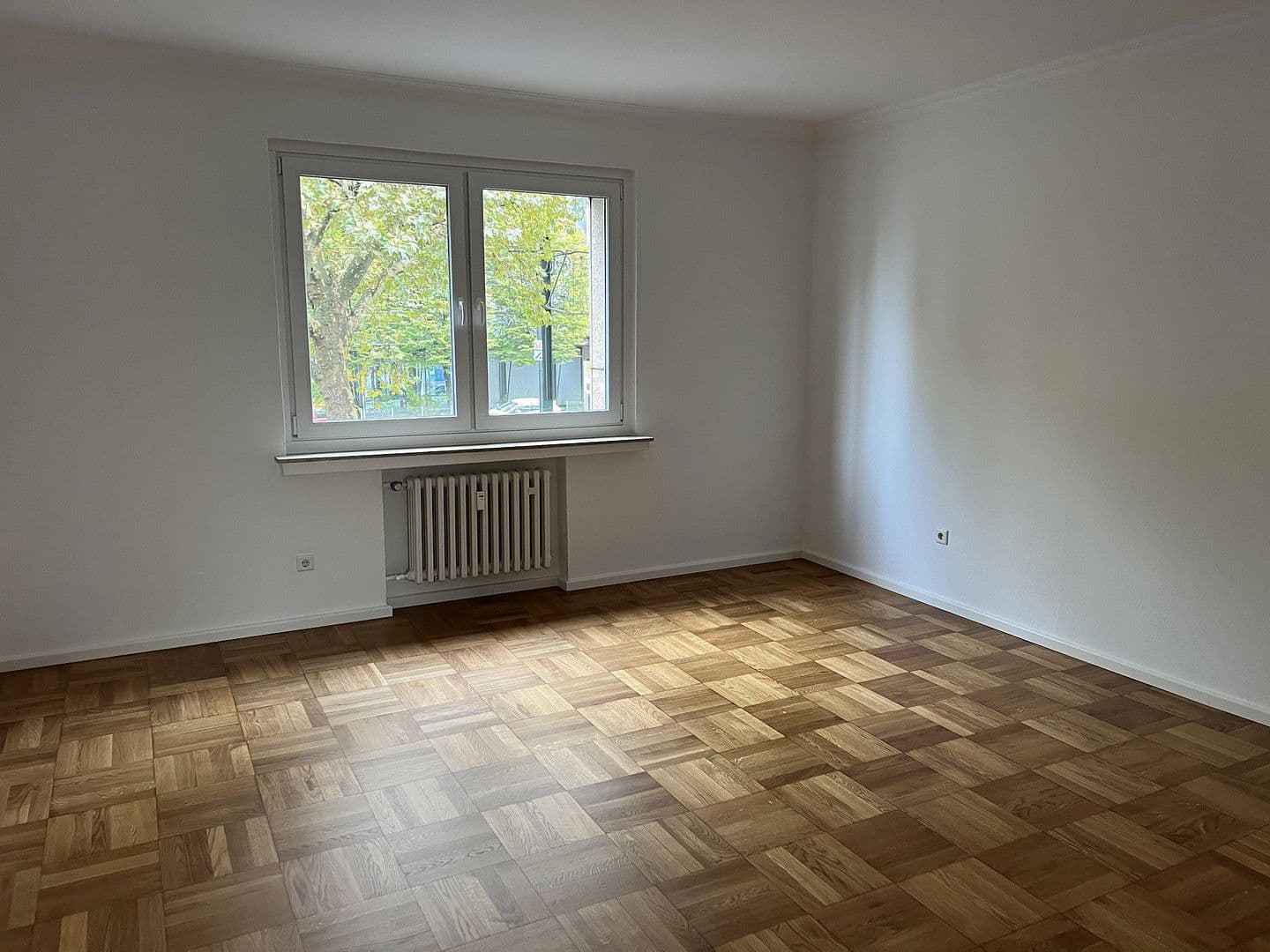 Pronájem bytu 3+1 95 m², Corneliusstr. 1, Düsseldorf, Severní Porýní-Vestfálsko Pronájem bytu 3+1 95 m², Corneliusstr. 1, Düsseldorf, Severní Porýní-Vestfálsko