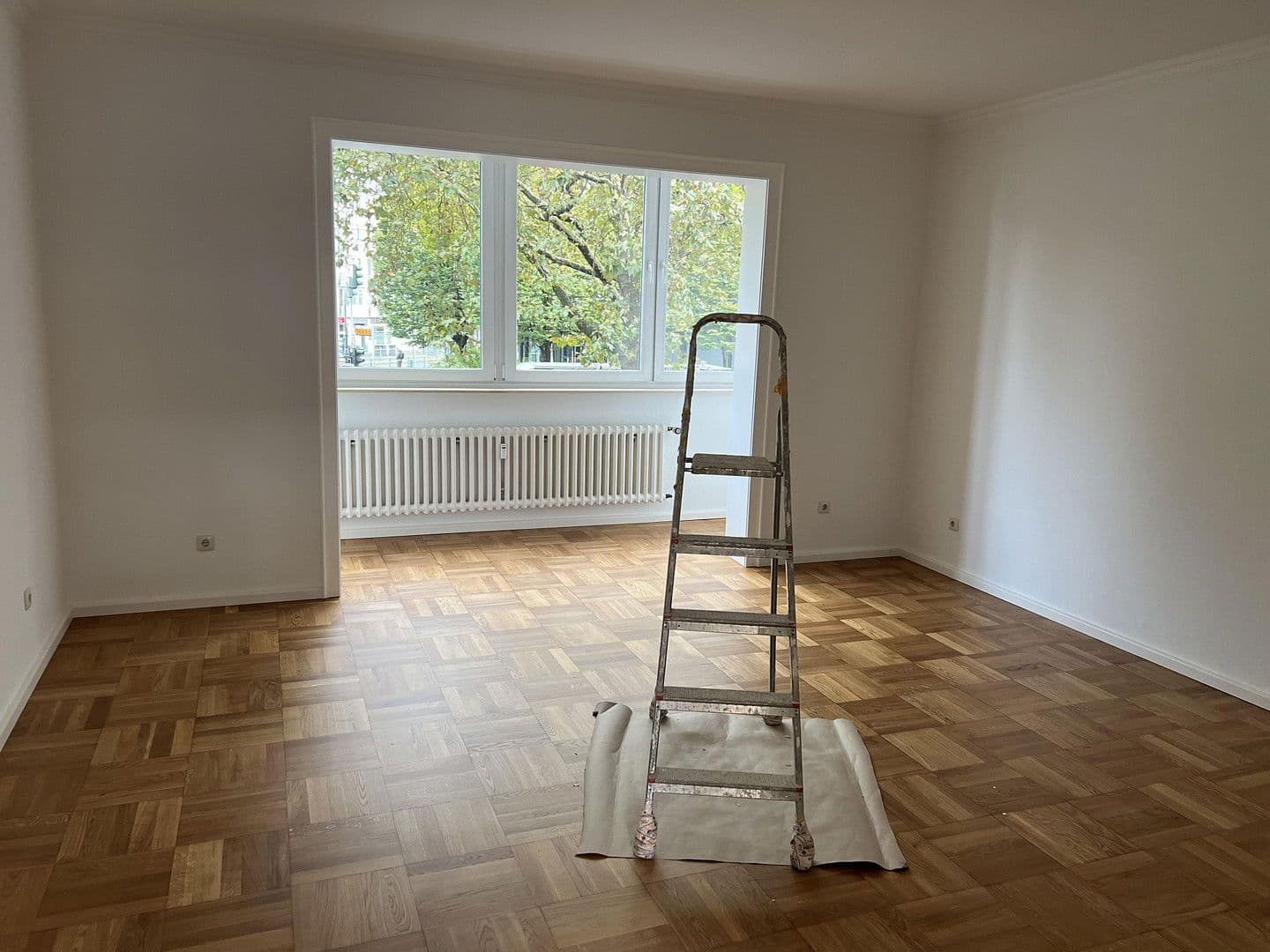 Pronájem bytu 3+1 95 m², Corneliusstr. 1, Düsseldorf, Severní Porýní-Vestfálsko Pronájem bytu 3+1 95 m², Corneliusstr. 1, Düsseldorf, Severní Porýní-Vestfálsko