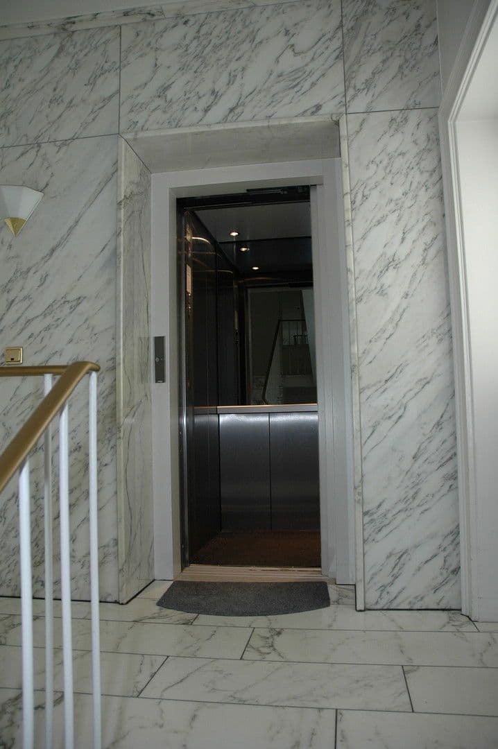 Pronájem bytu 3+1 95 m², Corneliusstr. 1, Düsseldorf, Severní Porýní-Vestfálsko Pronájem bytu 3+1 95 m², Corneliusstr. 1, Düsseldorf, Severní Porýní-Vestfálsko