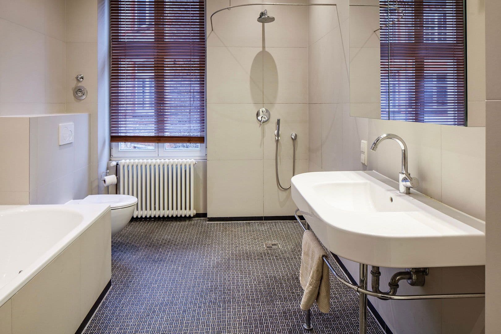 Prodej bytu 3+1 96 m², Berlin, Berlín Prodej bytu 3+1 96 m², Berlin, Berlín