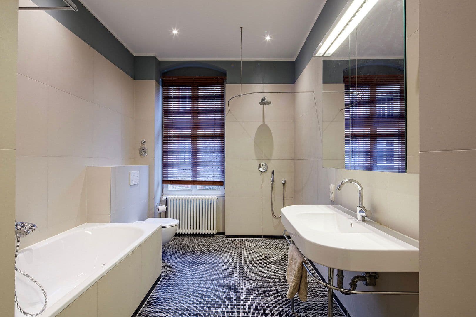 Prodej bytu 3+1 96 m², Berlin, Berlín Prodej bytu 3+1 96 m², Berlin, Berlín