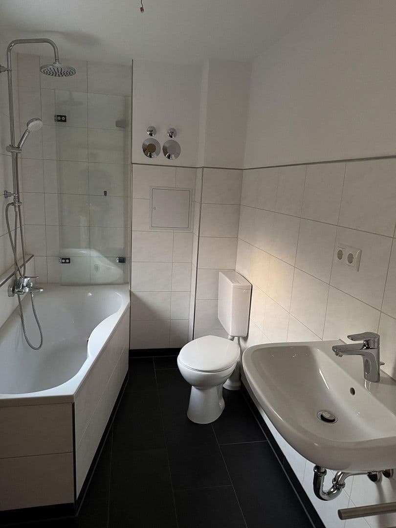 Pronájem domu 102 m², pozemek 98 m², Kuttlerstr. 15, Erlangen, Bavorsko Pronájem domu 102 m², pozemek 98 m², Kuttlerstr. 15, Erlangen, Bavorsko