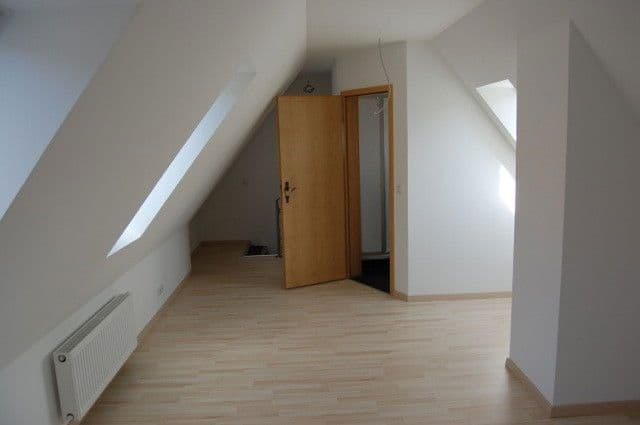 Pronájem domu 102 m², pozemek 98 m², Kuttlerstr. 15, Erlangen, Bavorsko Pronájem domu 102 m², pozemek 98 m², Kuttlerstr. 15, Erlangen, Bavorsko