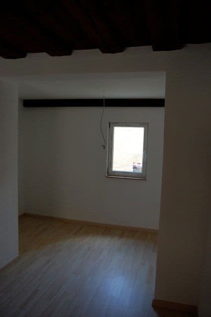 Pronájem domu 102 m², pozemek 98 m², Kuttlerstr. 15, Erlangen, Bavorsko Pronájem domu 102 m², pozemek 98 m², Kuttlerstr. 15, Erlangen, Bavorsko