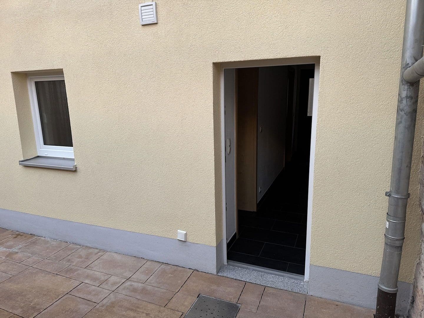 Pronájem domu 102 m², pozemek 98 m², Kuttlerstr. 15, Erlangen, Bavorsko Pronájem domu 102 m², pozemek 98 m², Kuttlerstr. 15, Erlangen, Bavorsko