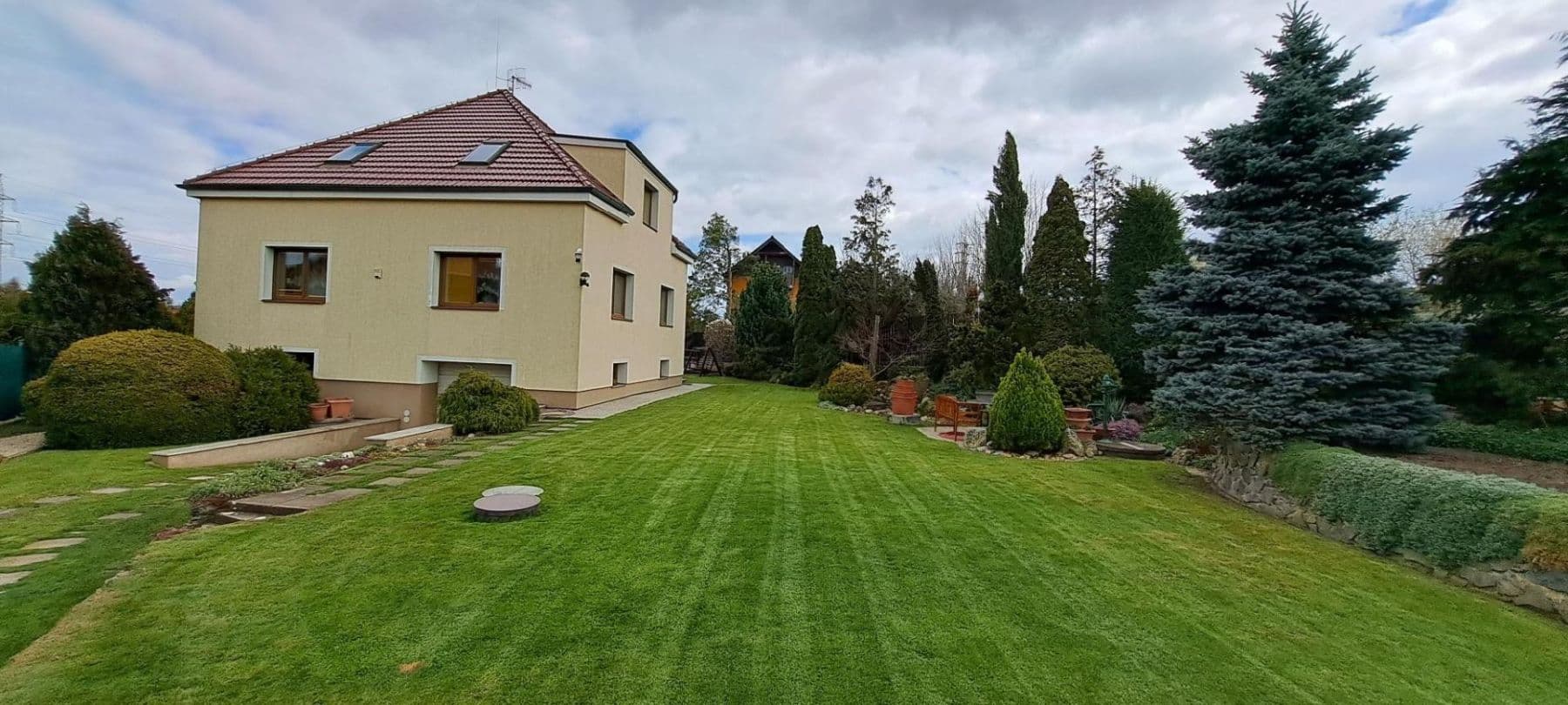 Prodej domu 127 m², pozemek 1.350 m², Kralupská, Statenice, Středočeský kraj Prodej domu 127 m², pozemek 1.350 m², Kralupská, Statenice, Středočeský kraj