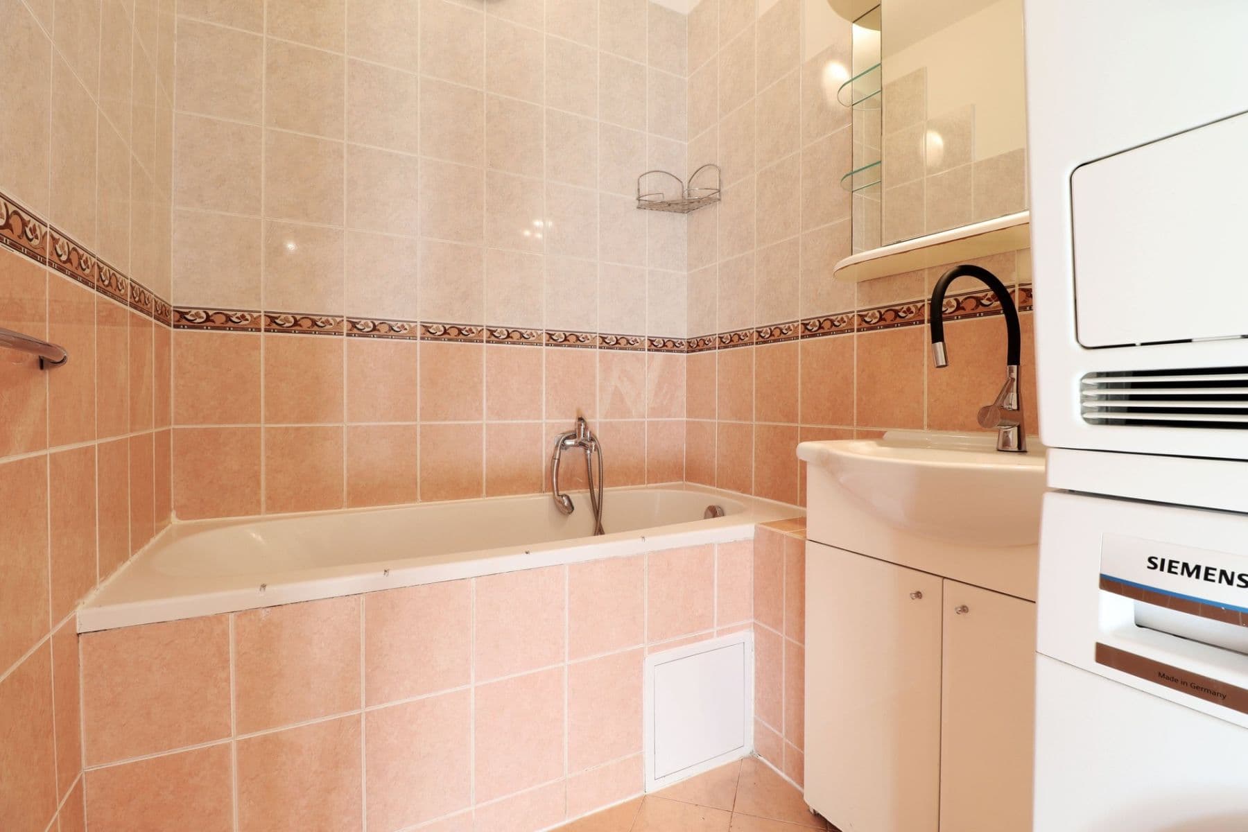 Pronájem bytu 3+1 69 m², Tanvaldská, Praha, Praha Pronájem bytu 3+1 69 m², Tanvaldská, Praha, Praha