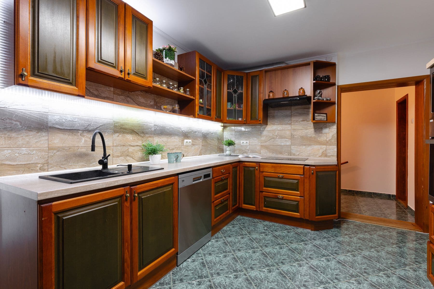 Prodej domu 240 m², pozemek 2.000 m², Luční, Kamenice, Středočeský kraj Prodej domu 240 m², pozemek 2.000 m², Luční, Kamenice, Středočeský kraj