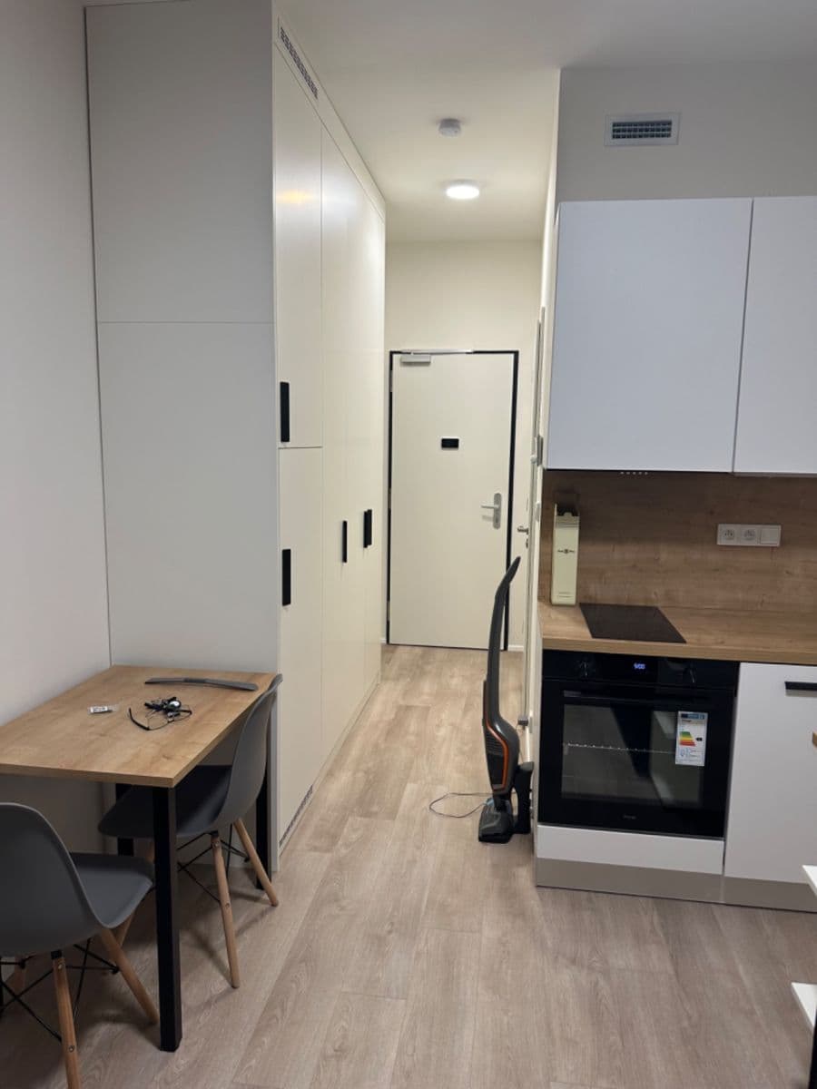 Pronájem bytu 1+kk 20 m², Plzeňská, Praha, Praha Pronájem bytu 1+kk 20 m², Plzeňská, Praha, Praha