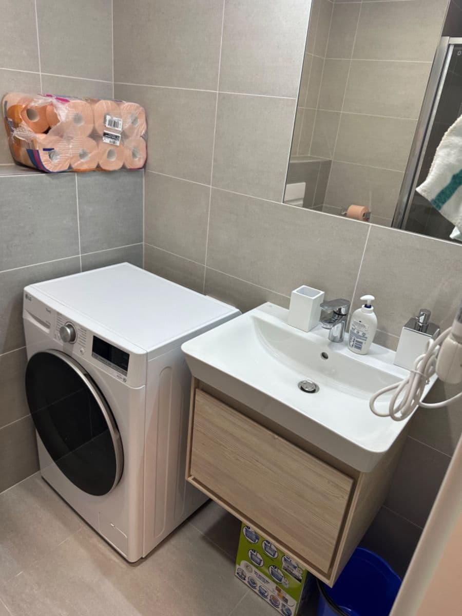 Pronájem bytu 1+kk 20 m², Plzeňská, Praha, Praha Pronájem bytu 1+kk 20 m², Plzeňská, Praha, Praha