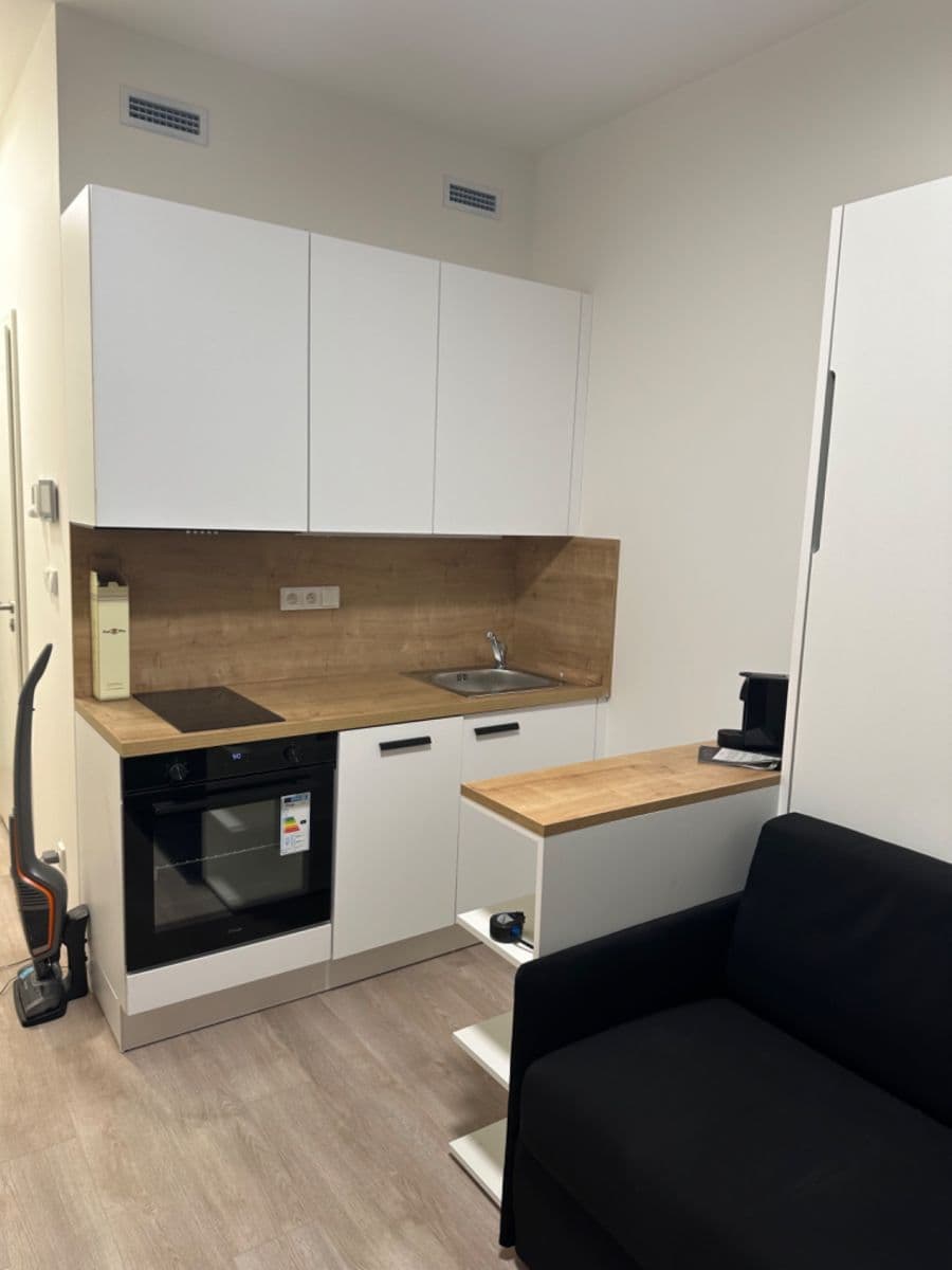 Pronájem bytu 1+kk 20 m², Plzeňská, Praha, Praha Pronájem bytu 1+kk 20 m², Plzeňská, Praha, Praha