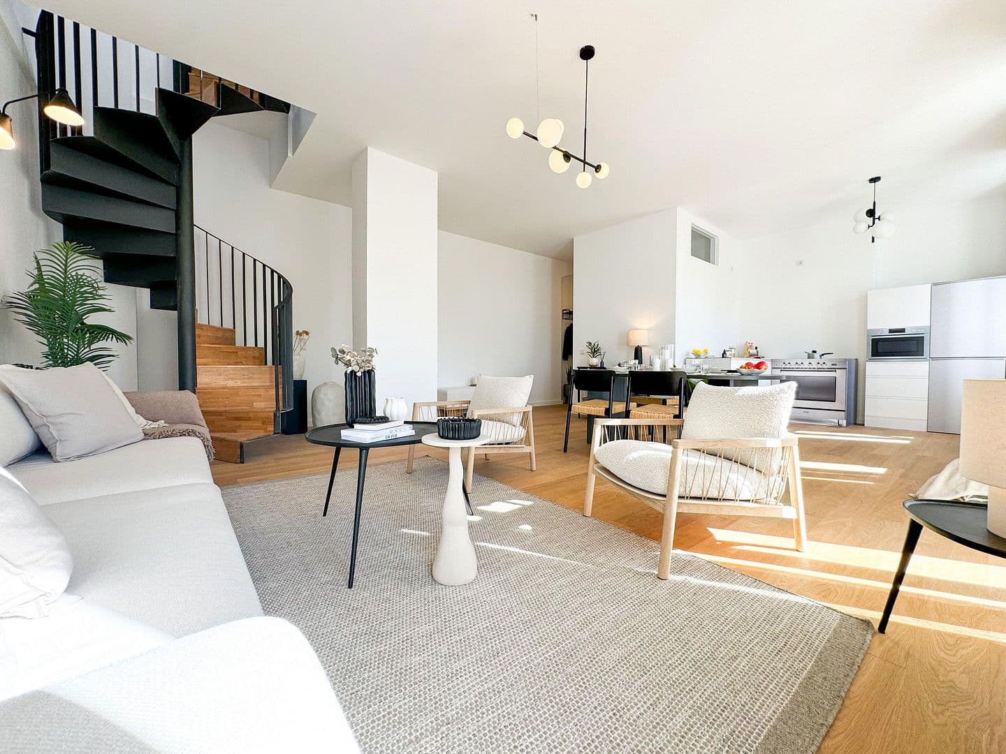 Prodej bytu 3+1 100 m², Berlin, Berlín Prodej bytu 3+1 100 m², Berlin, Berlín