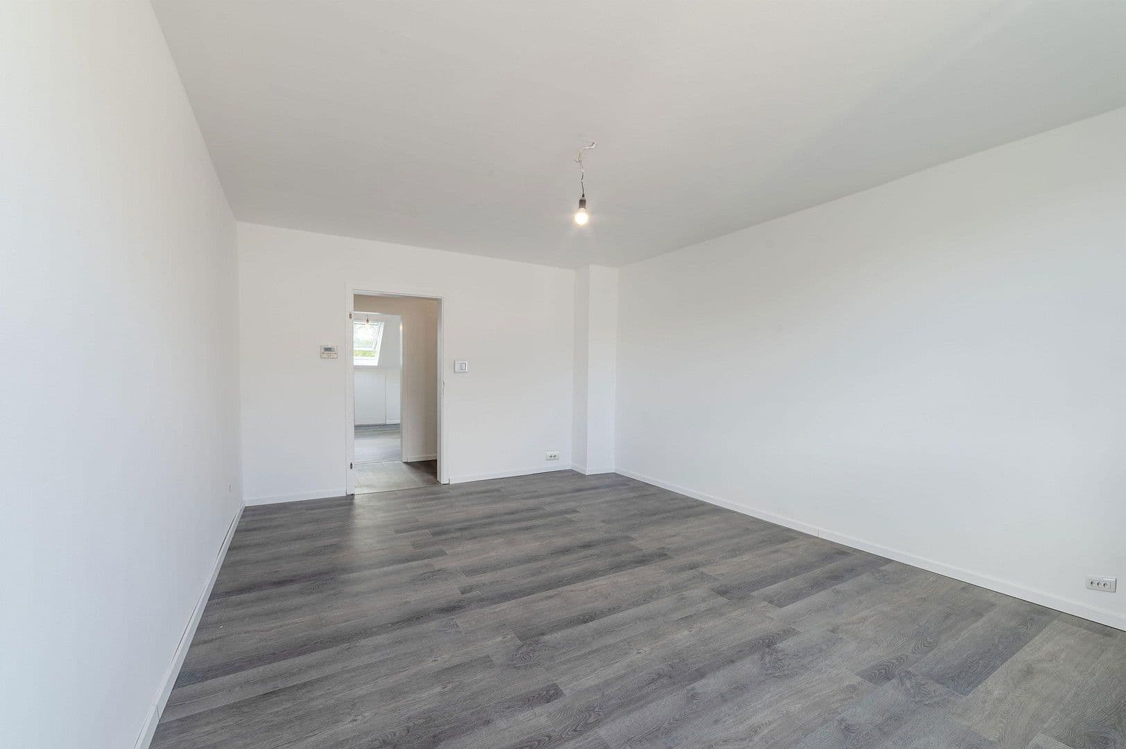 Pronájem bytu 4+1 100 m², Wittensteinstraße 137, Wuppertal, Severní Porýní-Vestfálsko Pronájem bytu 4+1 100 m², Wittensteinstraße 137, Wuppertal, Severní Porýní-Vestfálsko