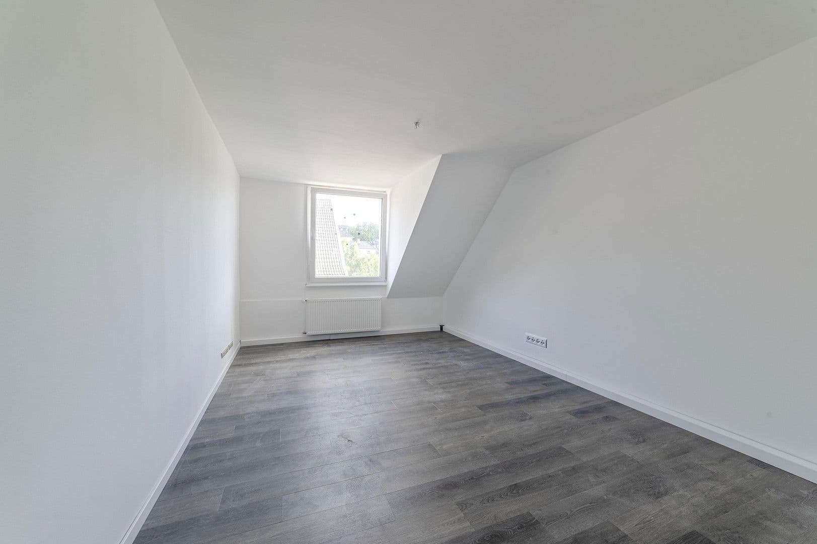 Pronájem bytu 4+1 100 m², Wittensteinstraße 137, Wuppertal, Severní Porýní-Vestfálsko Pronájem bytu 4+1 100 m², Wittensteinstraße 137, Wuppertal, Severní Porýní-Vestfálsko