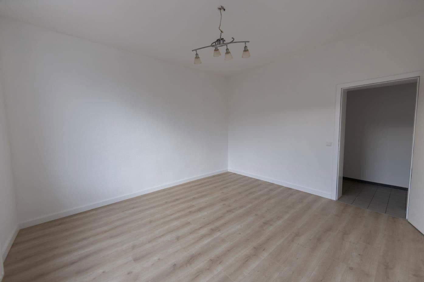 Pronájem bytu 2+1 60 m², Sommerstraße 1, Duisburg, Severní Porýní-Vestfálsko Pronájem bytu 2+1 60 m², Sommerstraße 1, Duisburg, Severní Porýní-Vestfálsko