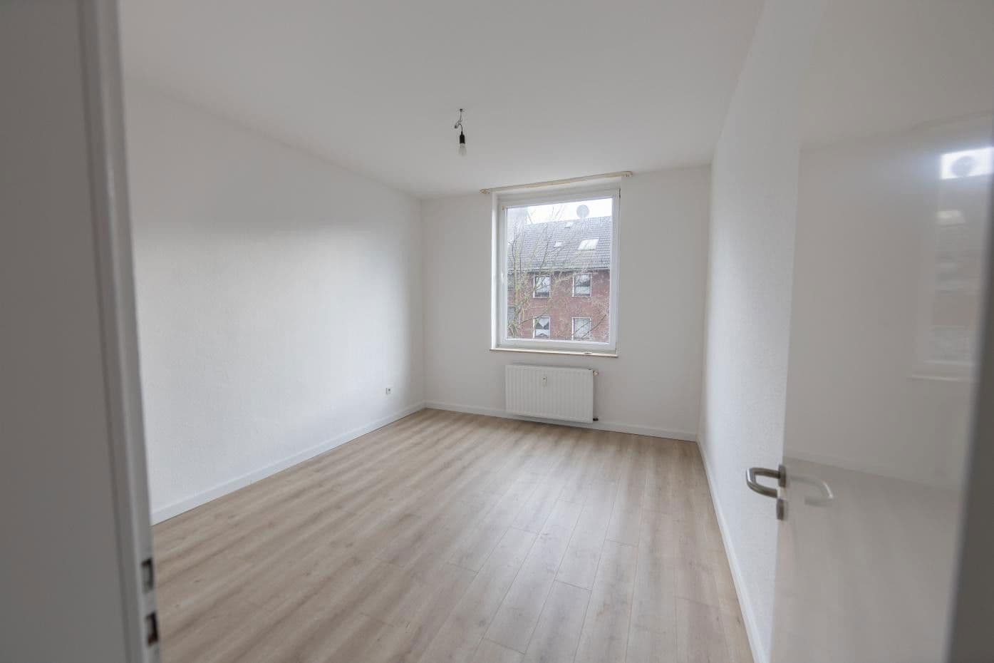 Pronájem bytu 2+1 60 m², Sommerstraße 1, Duisburg, Severní Porýní-Vestfálsko Pronájem bytu 2+1 60 m², Sommerstraße 1, Duisburg, Severní Porýní-Vestfálsko