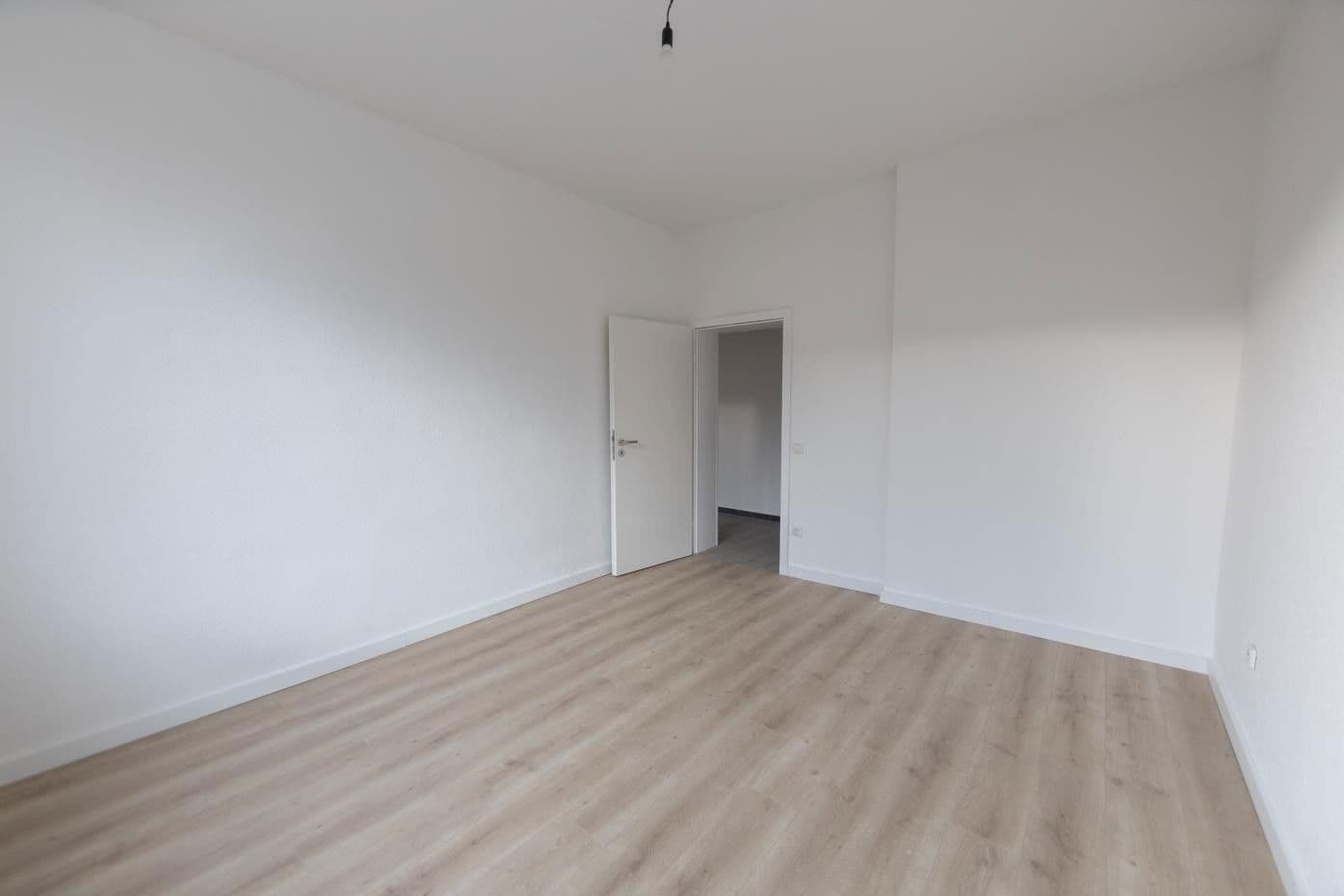 Pronájem bytu 2+1 60 m², Sommerstraße 1, Duisburg, Severní Porýní-Vestfálsko Pronájem bytu 2+1 60 m², Sommerstraße 1, Duisburg, Severní Porýní-Vestfálsko
