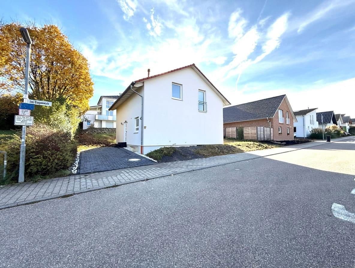 Prodej domu 131 m², pozemek 432 m², Im Gageneck 36, Walzbachtal, Bádensko-Württembersko Prodej domu 131 m², pozemek 432 m², Im Gageneck 36, Walzbachtal, Bádensko-Württembersko