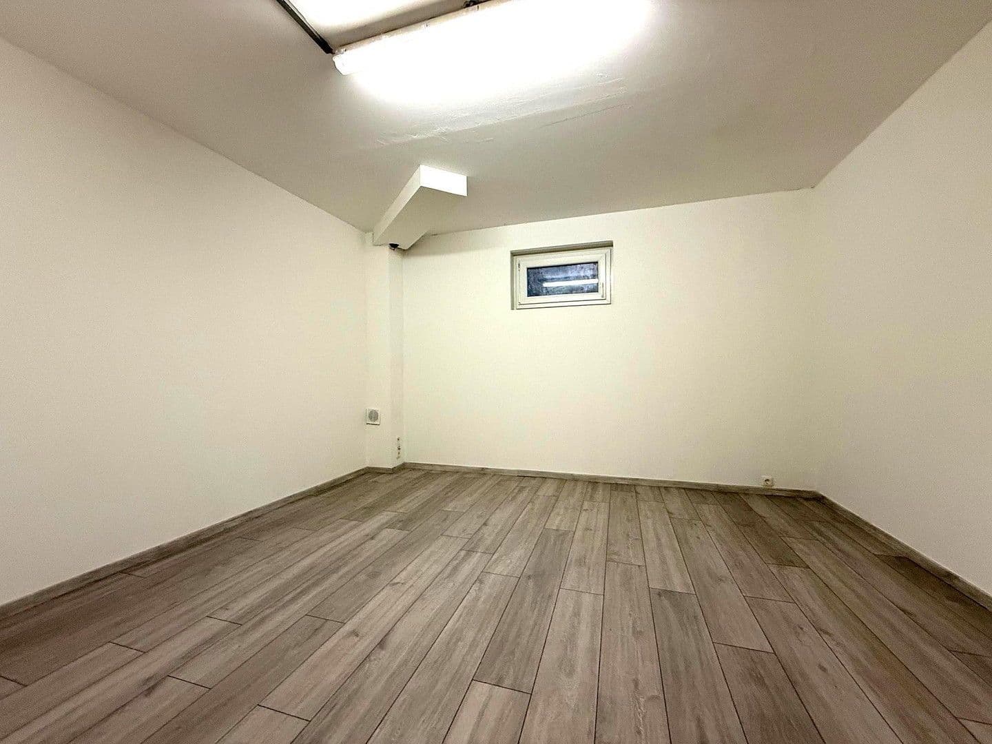 Prodej domu 131 m², pozemek 432 m², Im Gageneck 36, Walzbachtal, Bádensko-Württembersko Prodej domu 131 m², pozemek 432 m², Im Gageneck 36, Walzbachtal, Bádensko-Württembersko