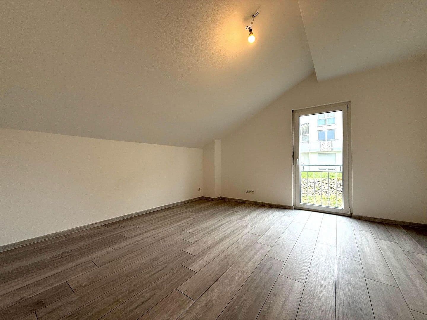 Prodej domu 131 m², pozemek 432 m², Im Gageneck 36, Walzbachtal, Bádensko-Württembersko Prodej domu 131 m², pozemek 432 m², Im Gageneck 36, Walzbachtal, Bádensko-Württembersko