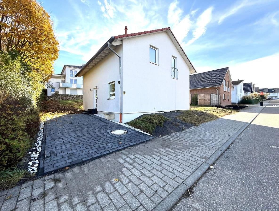 Prodej domu 131 m², pozemek 432 m², Im Gageneck 36, Walzbachtal, Bádensko-Württembersko Prodej domu 131 m², pozemek 432 m², Im Gageneck 36, Walzbachtal, Bádensko-Württembersko