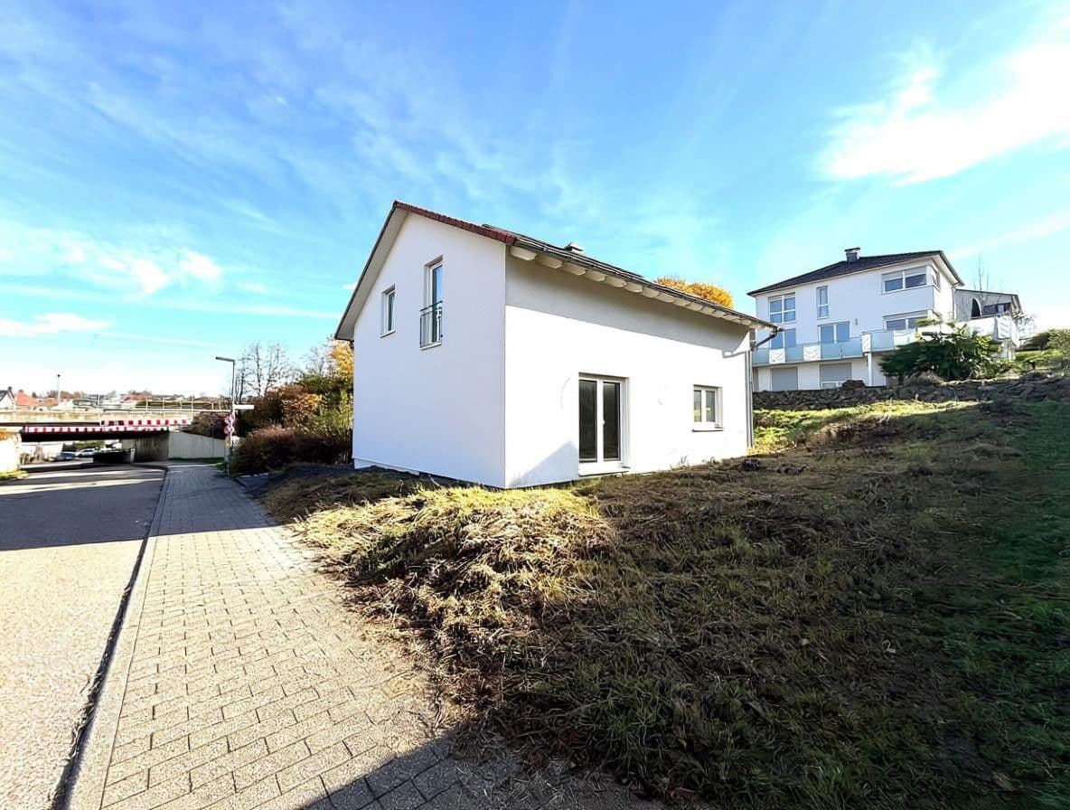 Prodej domu 131 m², pozemek 432 m², Im Gageneck 36, Walzbachtal, Bádensko-Württembersko Prodej domu 131 m², pozemek 432 m², Im Gageneck 36, Walzbachtal, Bádensko-Württembersko