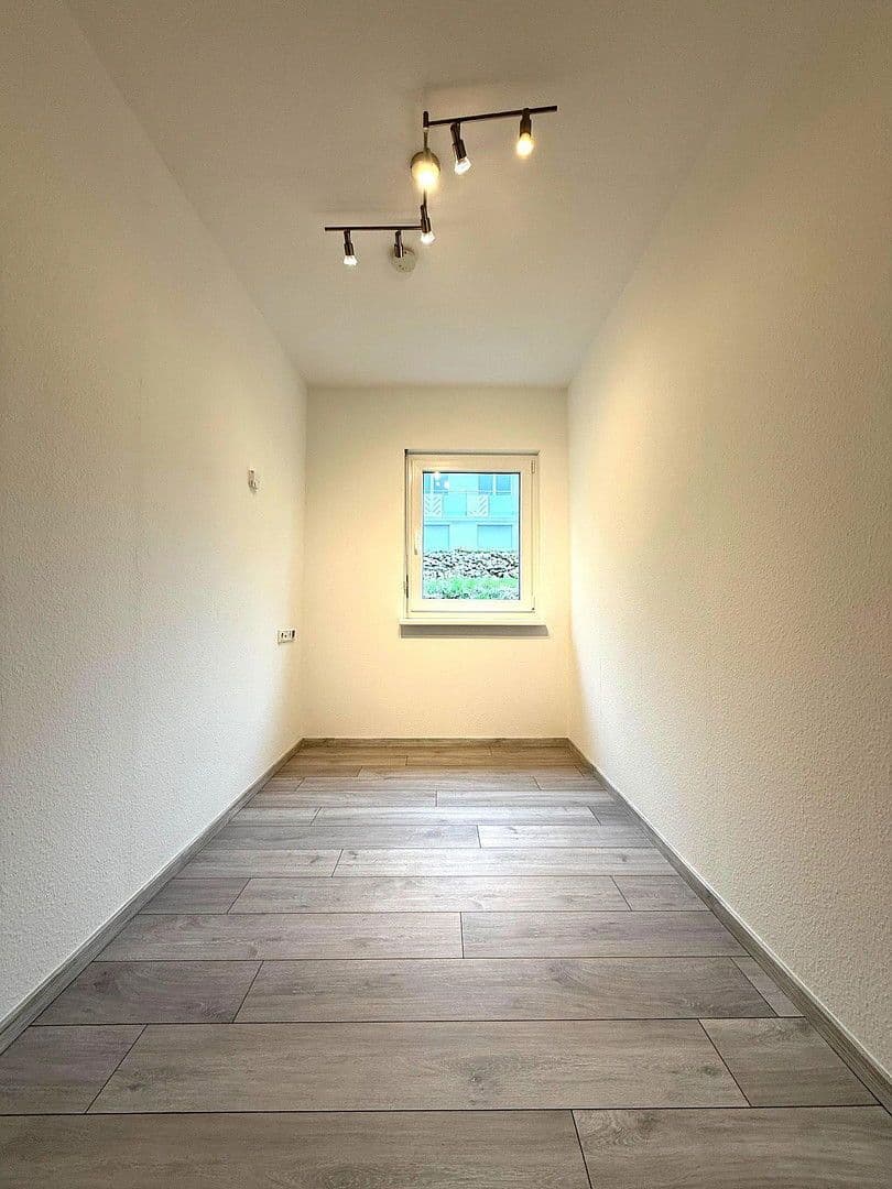 Prodej domu 131 m², pozemek 432 m², Im Gageneck 36, Walzbachtal, Bádensko-Württembersko Prodej domu 131 m², pozemek 432 m², Im Gageneck 36, Walzbachtal, Bádensko-Württembersko