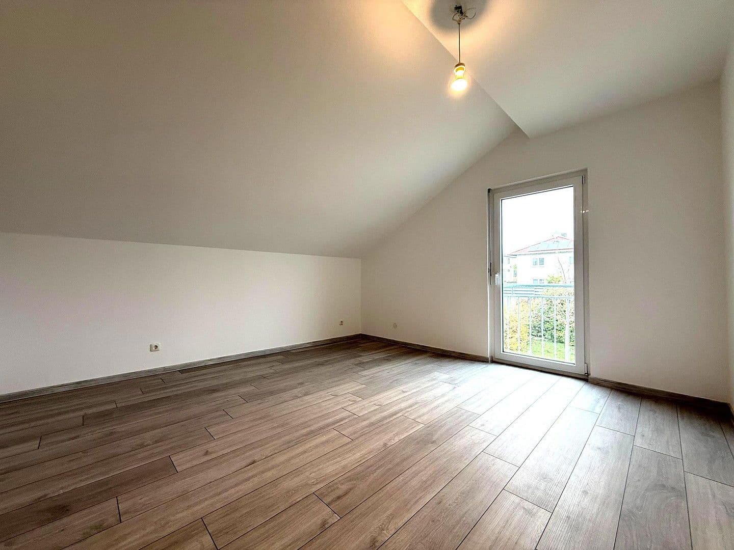 Prodej domu 131 m², pozemek 432 m², Im Gageneck 36, Walzbachtal, Bádensko-Württembersko Prodej domu 131 m², pozemek 432 m², Im Gageneck 36, Walzbachtal, Bádensko-Württembersko