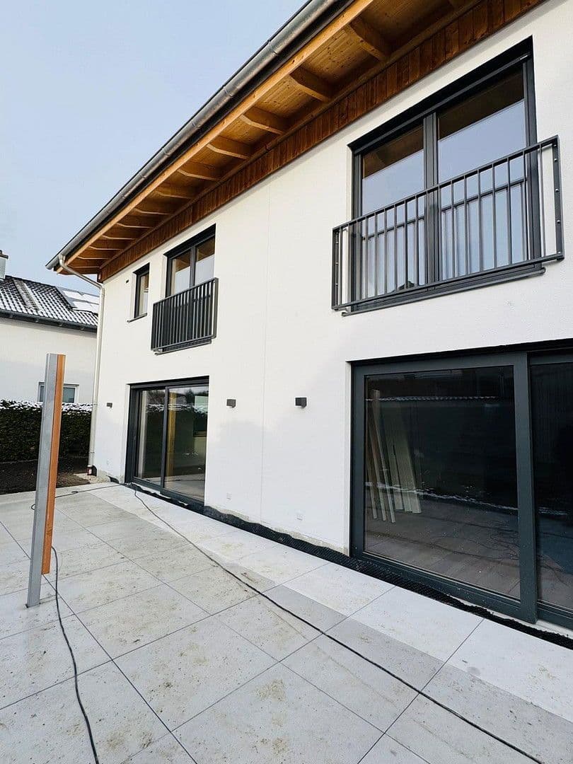 Pronájem domu 133 m², pozemek 250 m², Raubling, Bavorsko Pronájem domu 133 m², pozemek 250 m², Raubling, Bavorsko