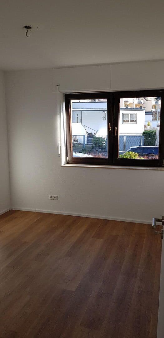 Pronájem bytu 3+1 77 m², Solingen, Severní Porýní-Vestfálsko Pronájem bytu 3+1 77 m², Solingen, Severní Porýní-Vestfálsko