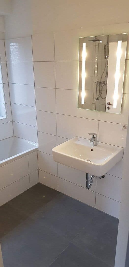 Pronájem bytu 3+1 77 m², Solingen, Severní Porýní-Vestfálsko Pronájem bytu 3+1 77 m², Solingen, Severní Porýní-Vestfálsko