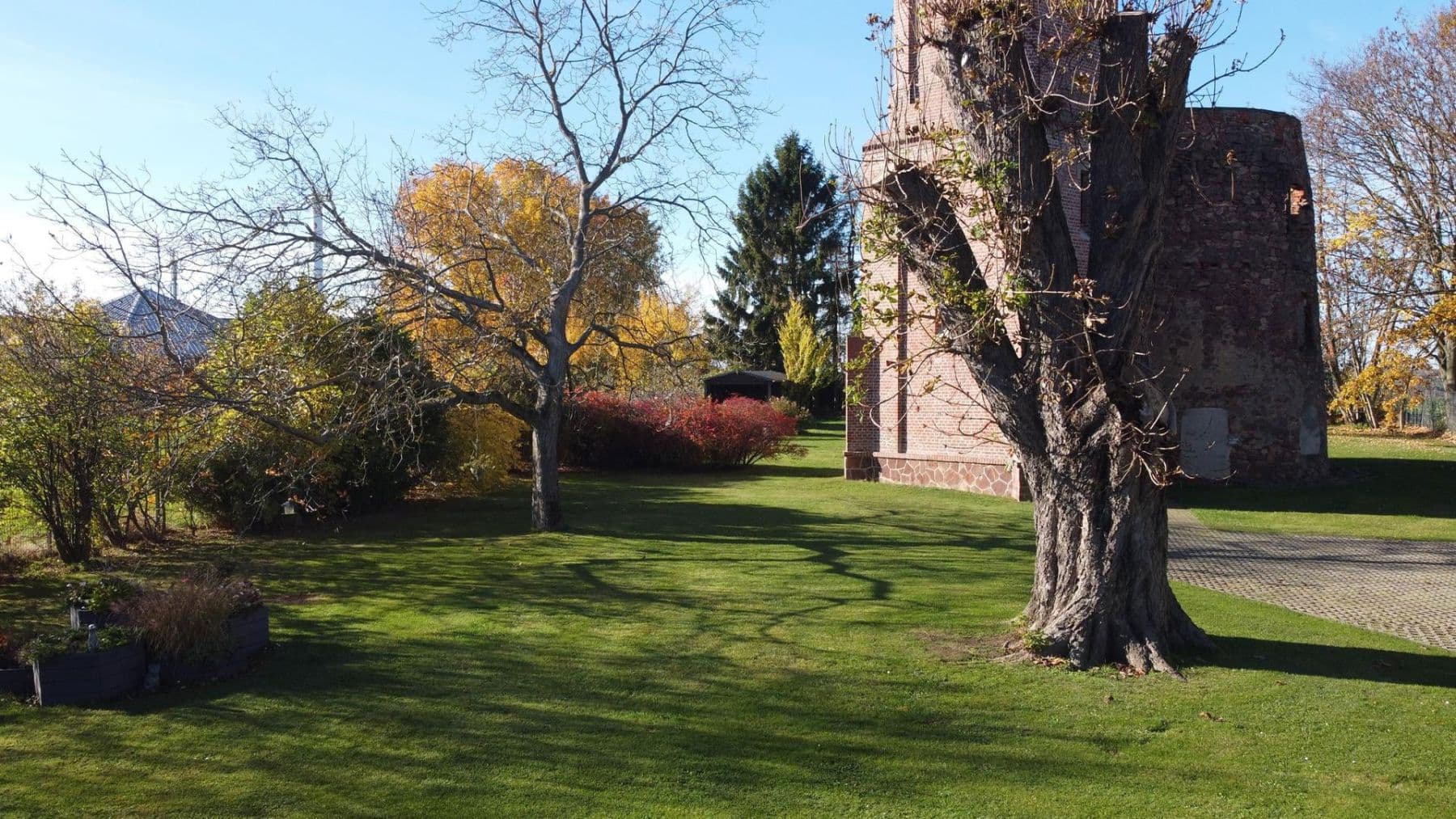 Prodej domu 329 m², pozemek 2.770 m², Holländerweg 46, Döbeln, Sasko Prodej domu 329 m², pozemek 2.770 m², Holländerweg 46, Döbeln, Sasko