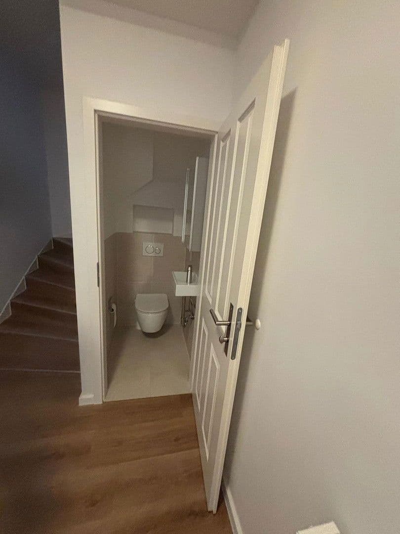 Pronájem bytu 2+kk 81 m², Niederwaldstraße, Wiesbaden, Hessen Pronájem bytu 2+kk 81 m², Niederwaldstraße, Wiesbaden, Hessen