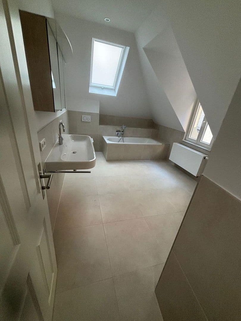 Pronájem bytu 2+kk 81 m², Niederwaldstraße, Wiesbaden, Hessen Pronájem bytu 2+kk 81 m², Niederwaldstraße, Wiesbaden, Hessen