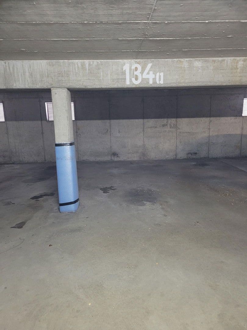 Pronájem garáže, Kivostr. 7, Kaufering, Bavorsko Pronájem garáže, Kivostr. 7, Kaufering, Bavorsko