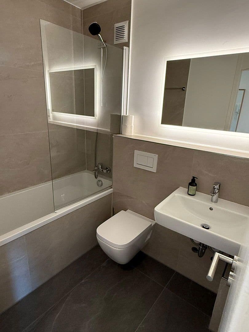 Pronájem bytu 1+1 37 m², Rümannstr. 59, München, Bavorsko Pronájem bytu 1+1 37 m², Rümannstr. 59, München, Bavorsko