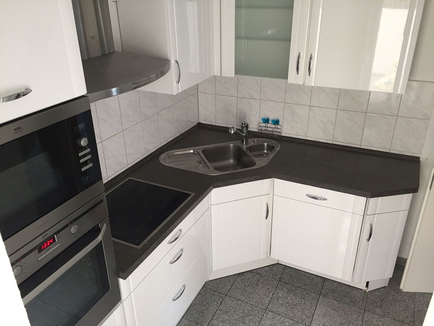 Pronájem bytu 4+1 101 m², Stuttgart, Bádensko-Württembersko Pronájem bytu 4+1 101 m², Stuttgart, Bádensko-Württembersko