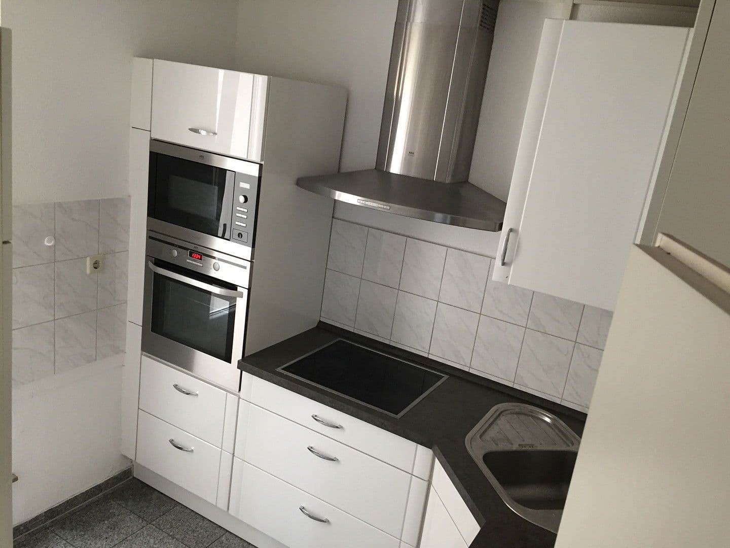 Pronájem bytu 4+1 101 m², Stuttgart, Bádensko-Württembersko Pronájem bytu 4+1 101 m², Stuttgart, Bádensko-Württembersko