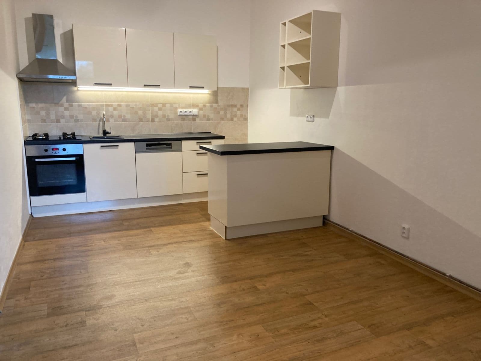 Prodej bytu 2+1 85 m², Husova, Čáslav, Středočeský kraj Prodej bytu 2+1 85 m², Husova, Čáslav, Středočeský kraj