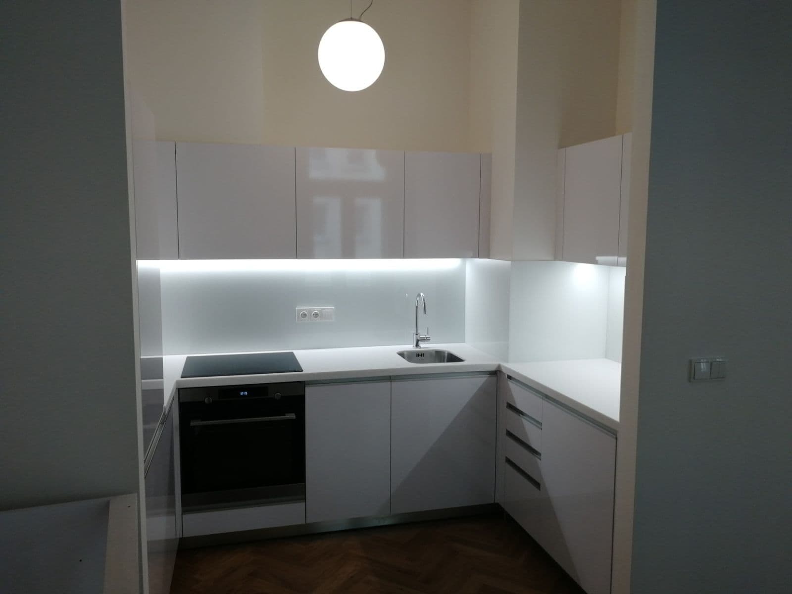 Pronájem bytu 1+kk 45 m², Košická, Praha, Praha Pronájem bytu 1+kk 45 m², Košická, Praha, Praha
