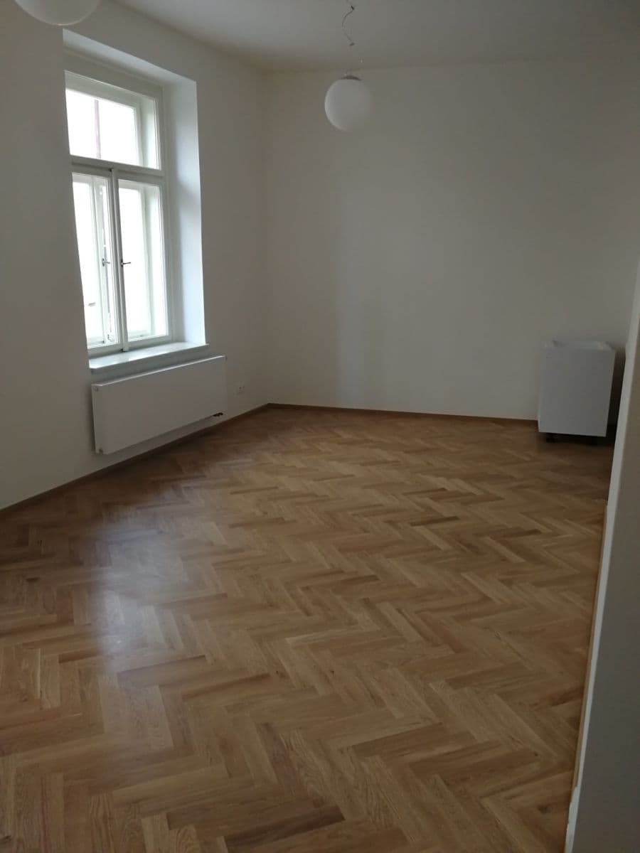 Pronájem bytu 1+kk 45 m², Košická, Praha, Praha Pronájem bytu 1+kk 45 m², Košická, Praha, Praha