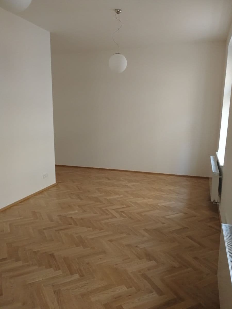 Pronájem bytu 1+kk 45 m², Košická, Praha, Praha Pronájem bytu 1+kk 45 m², Košická, Praha, Praha