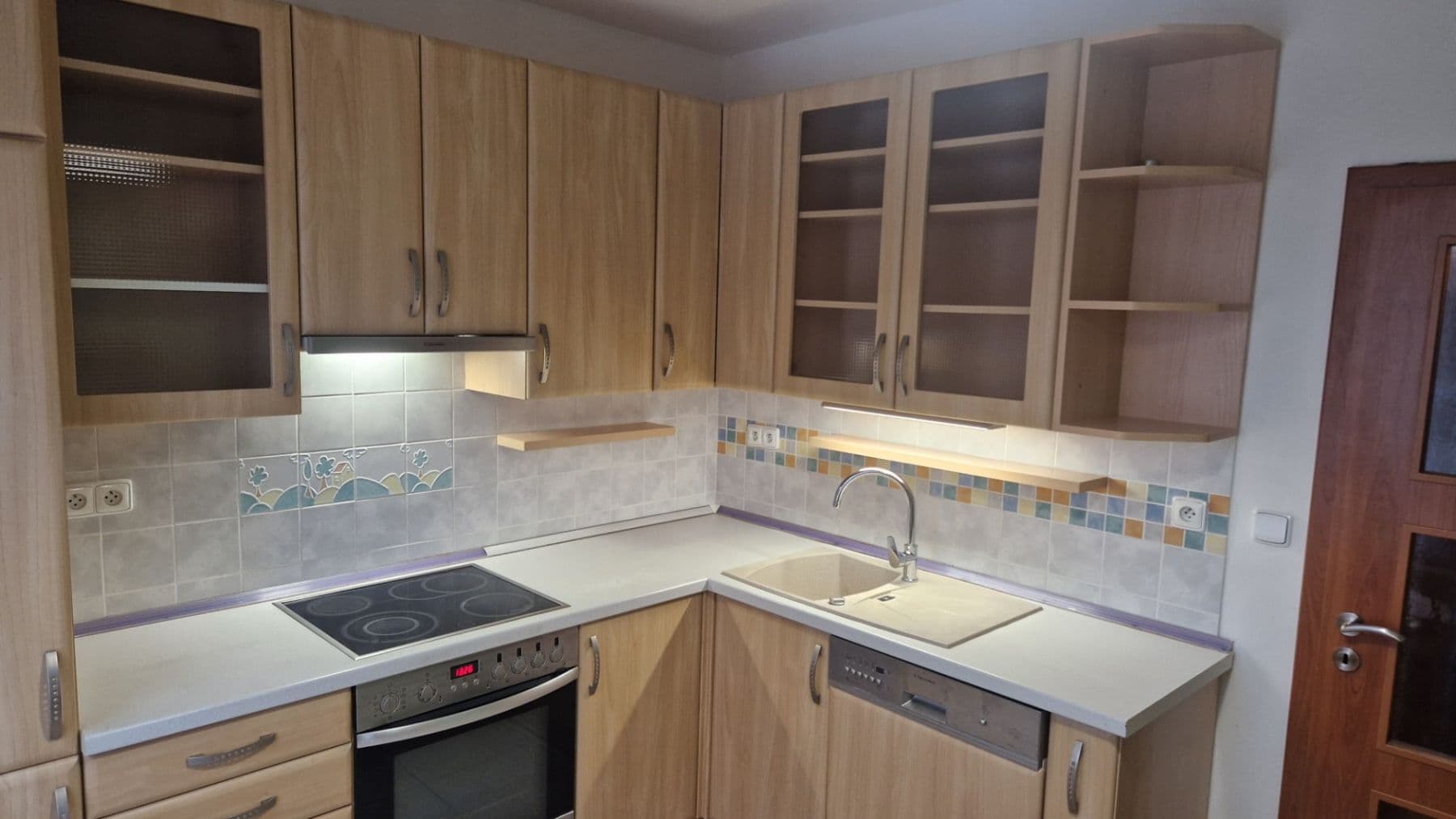 Pronájem bytu 3+1 69 m², Tunelářů, Praha, Praha Pronájem bytu 3+1 69 m², Tunelářů, Praha, Praha